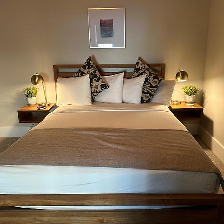 Entire Modern 7 Unit 7 Bath Boutique Inn 뉴포트 외부 사진