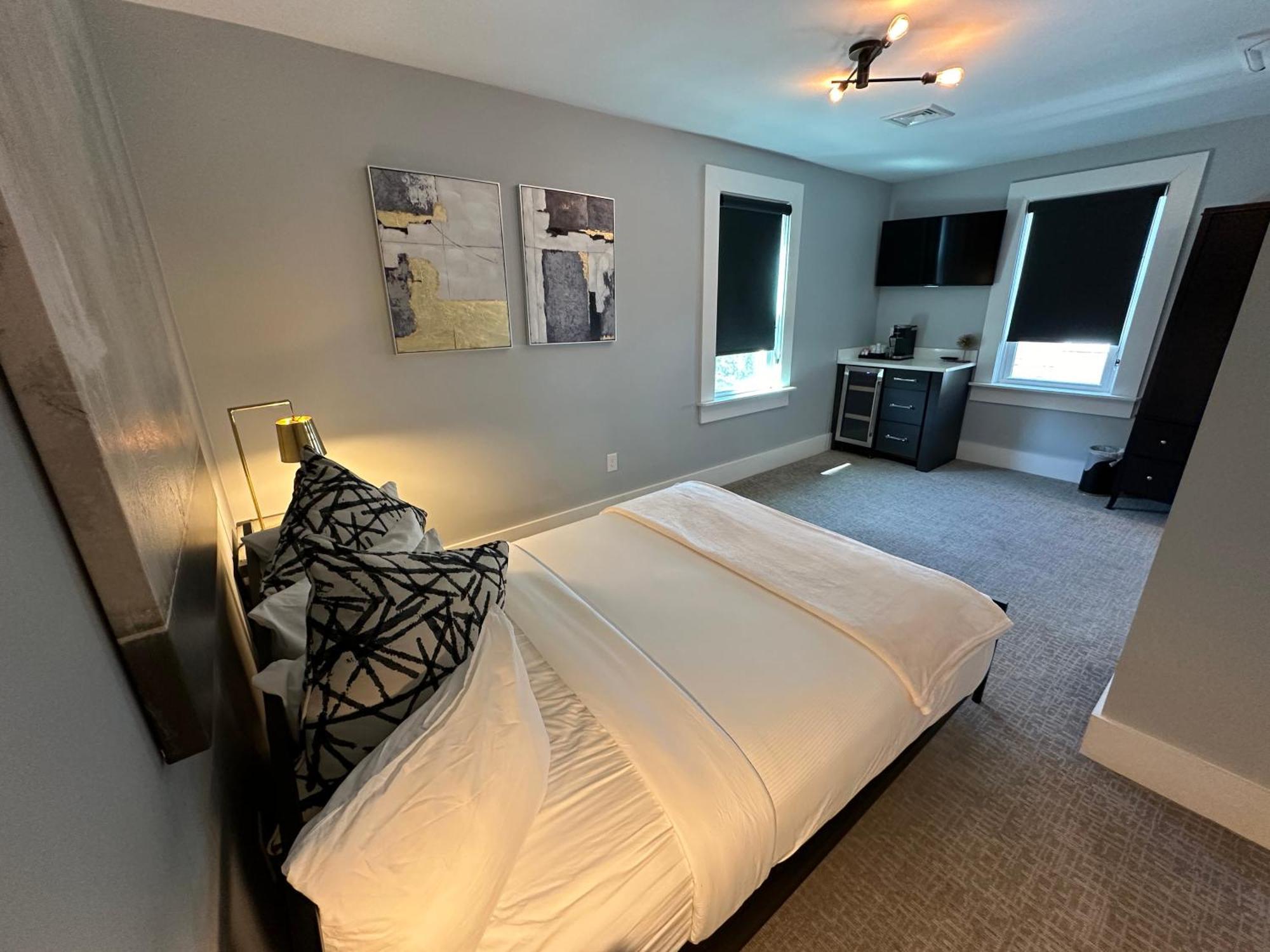 Entire Modern 7 Unit 7 Bath Boutique Inn 뉴포트 외부 사진