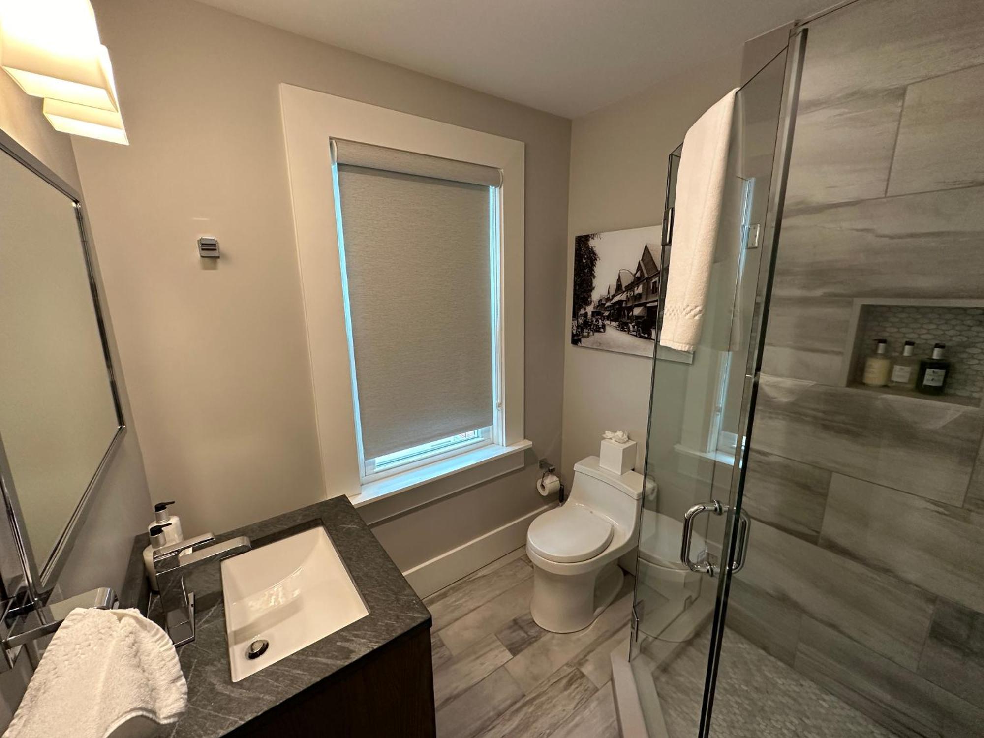 Entire Modern 7 Unit 7 Bath Boutique Inn 뉴포트 외부 사진