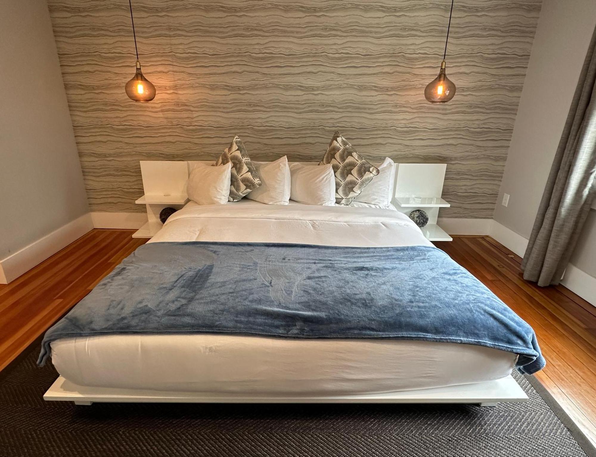 Entire Modern 7 Unit 7 Bath Boutique Inn 뉴포트 외부 사진