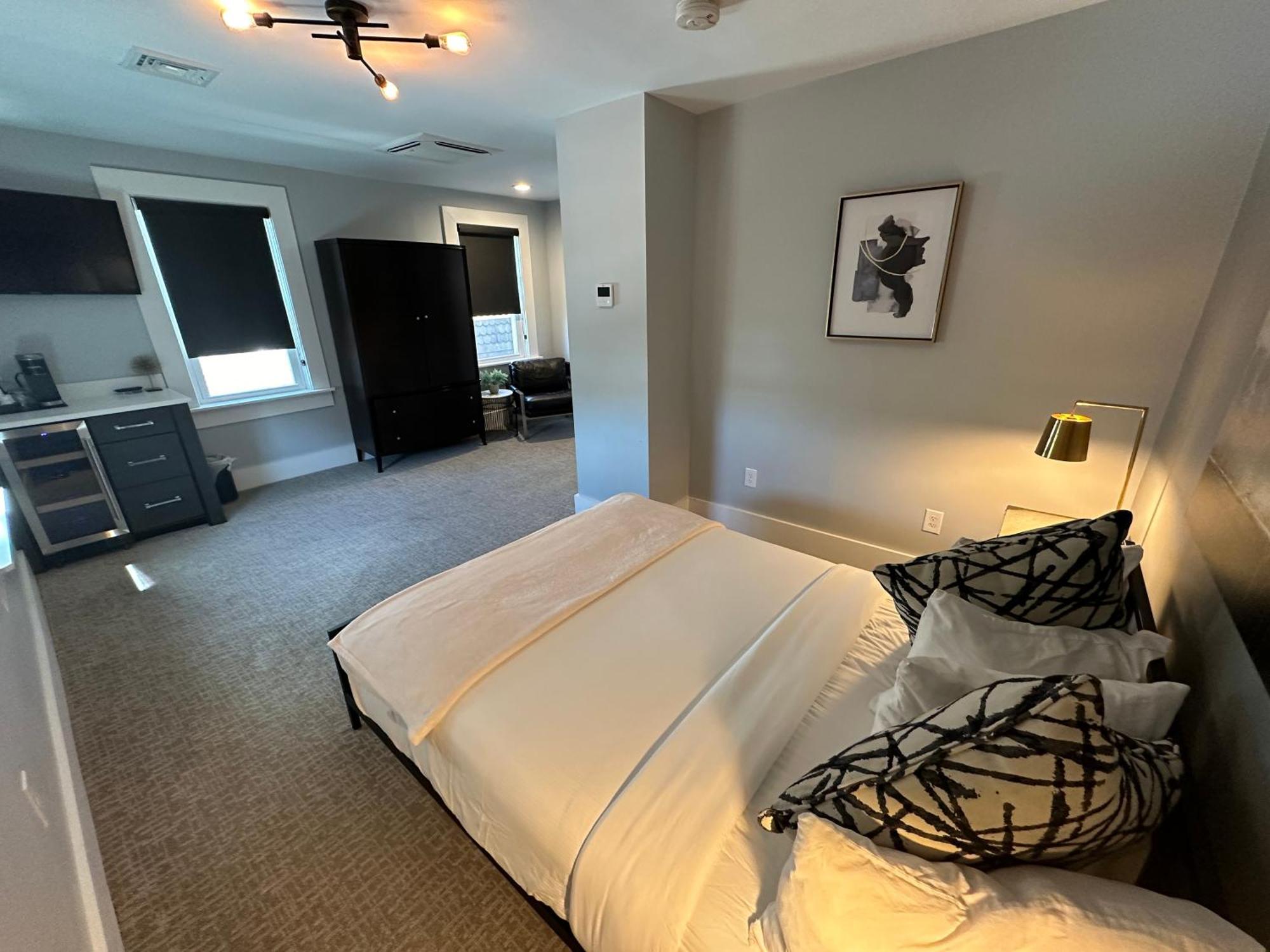Entire Modern 7 Unit 7 Bath Boutique Inn 뉴포트 외부 사진