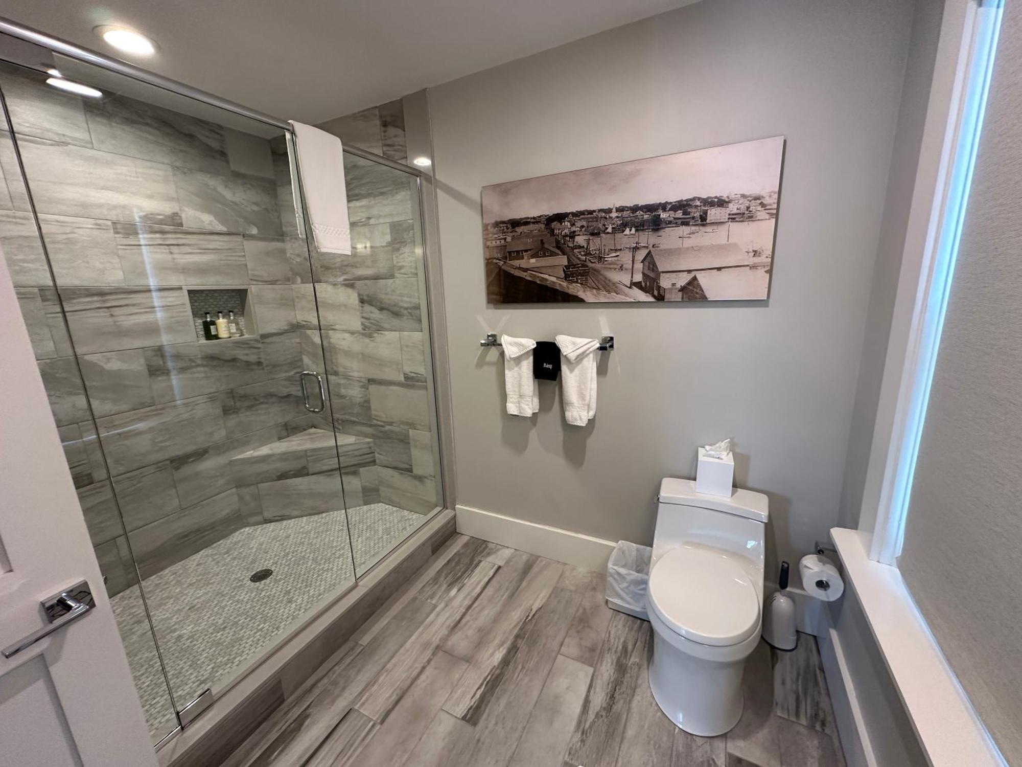 Entire Modern 7 Unit 7 Bath Boutique Inn 뉴포트 외부 사진