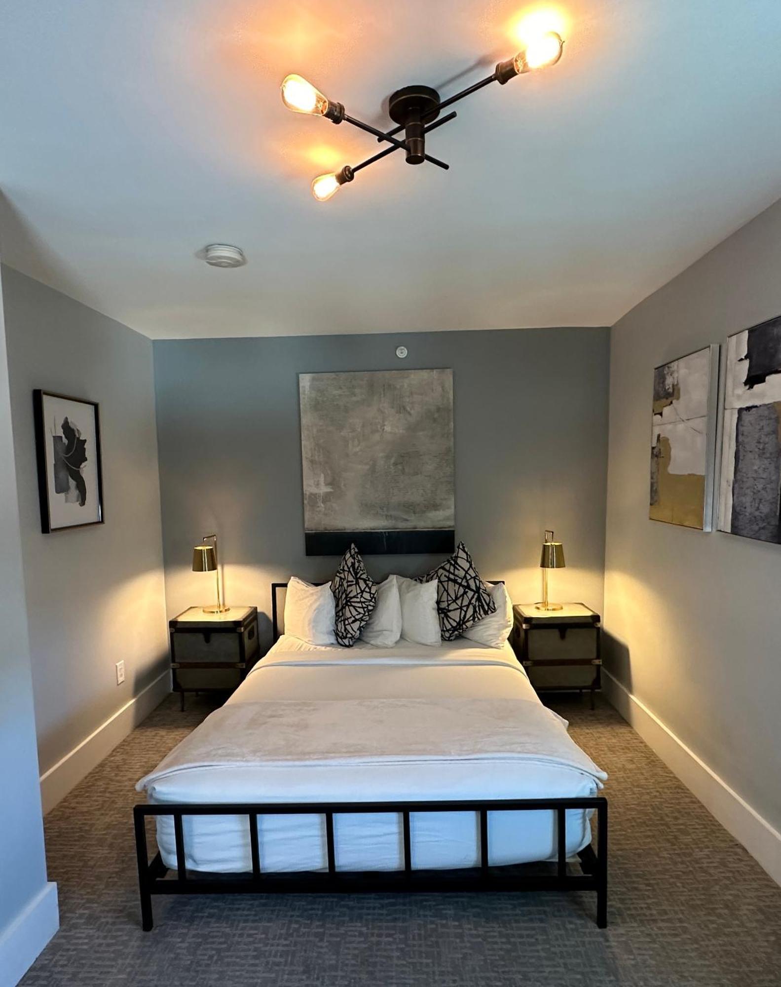 Entire Modern 7 Unit 7 Bath Boutique Inn 뉴포트 외부 사진
