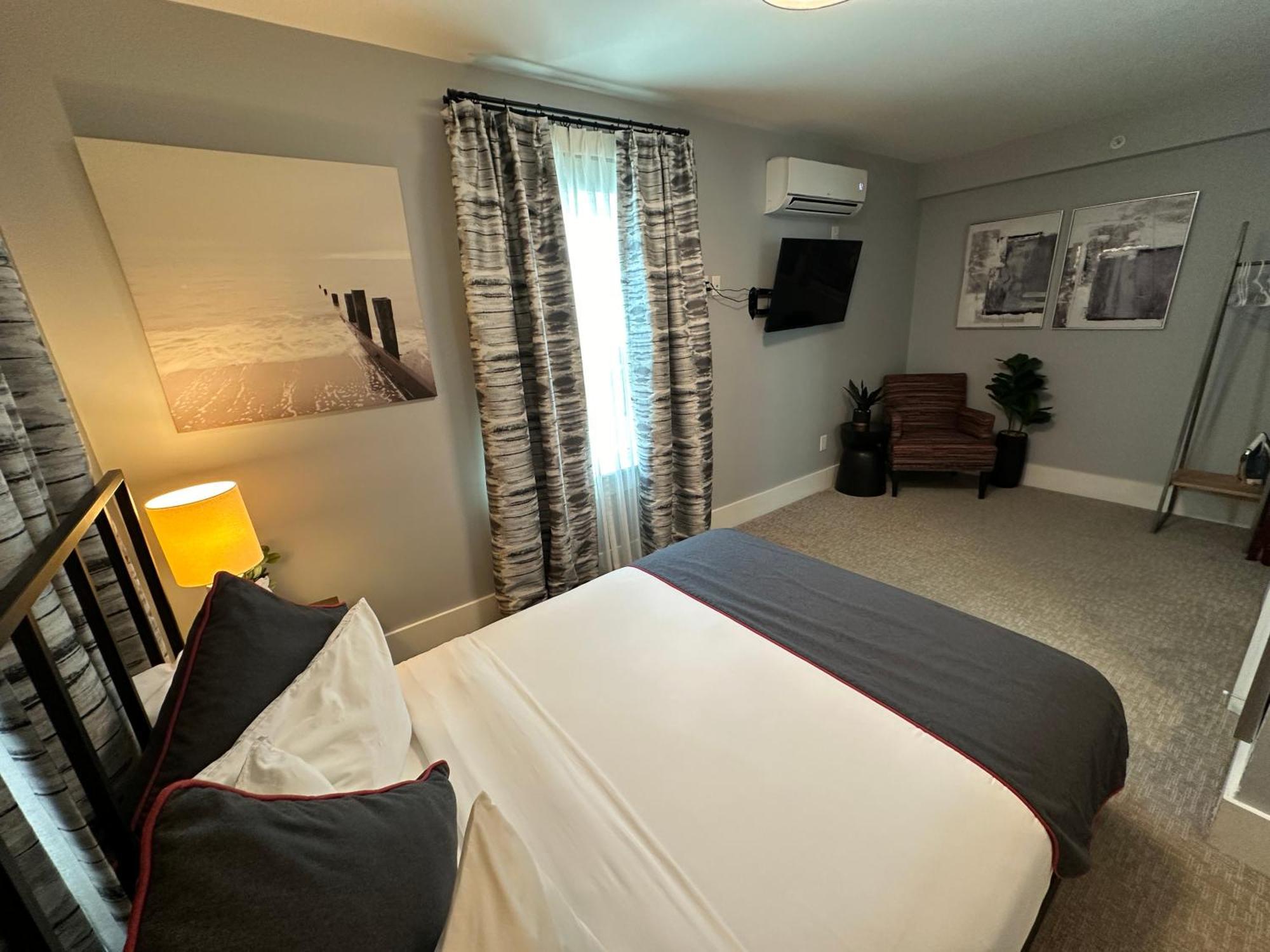 Entire Modern 7 Unit 7 Bath Boutique Inn 뉴포트 외부 사진