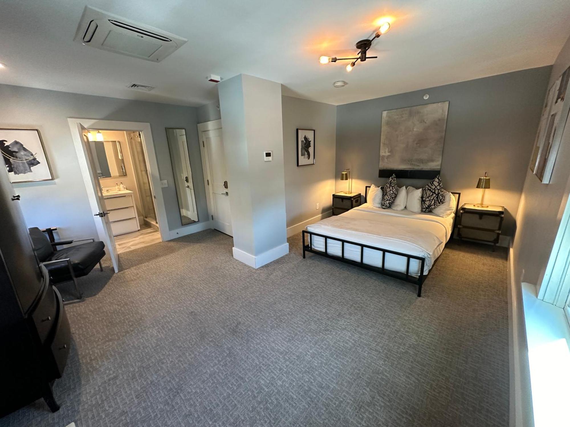 Entire Modern 7 Unit 7 Bath Boutique Inn 뉴포트 외부 사진