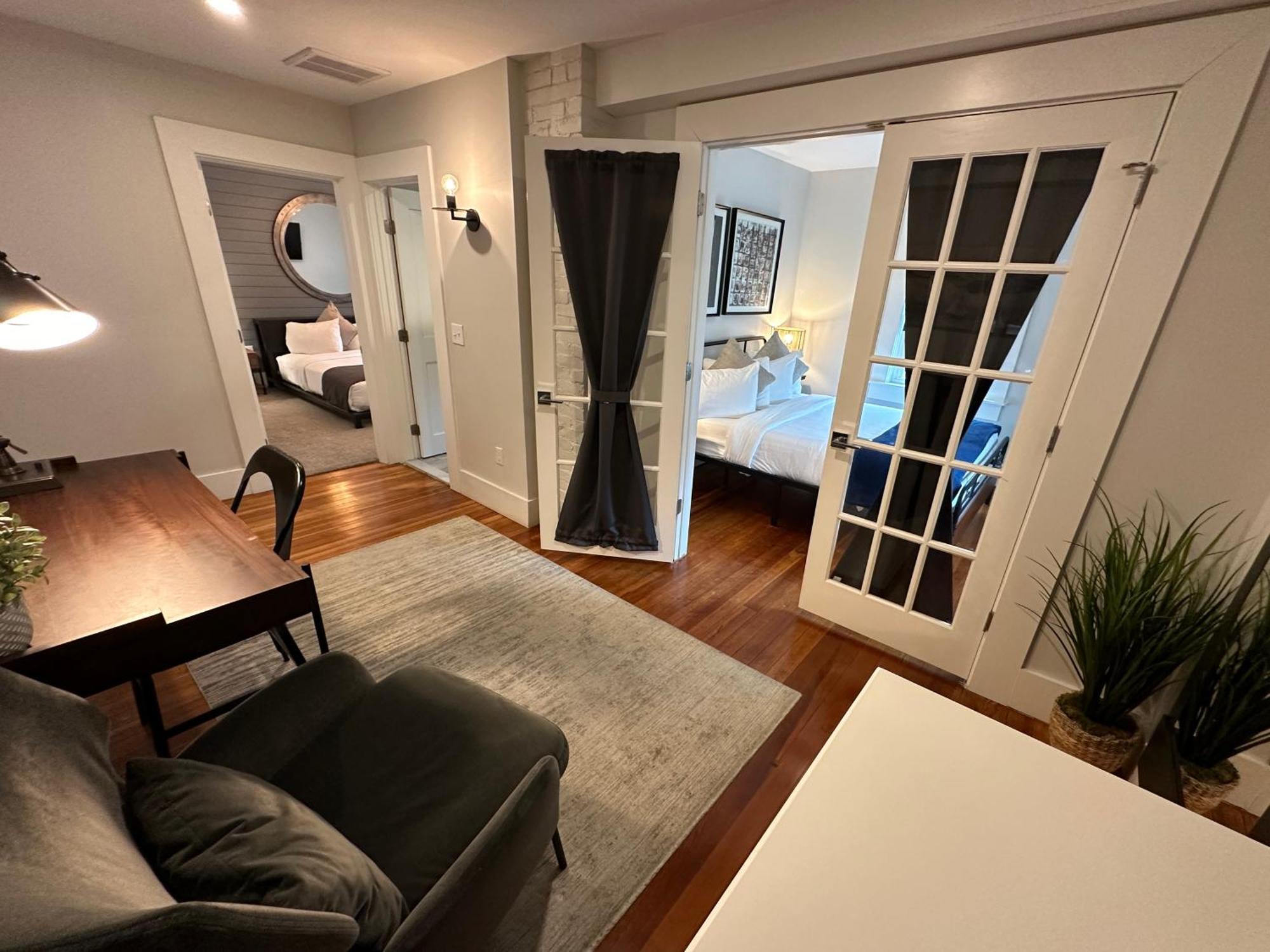 Entire Modern 7 Unit 7 Bath Boutique Inn 뉴포트 외부 사진