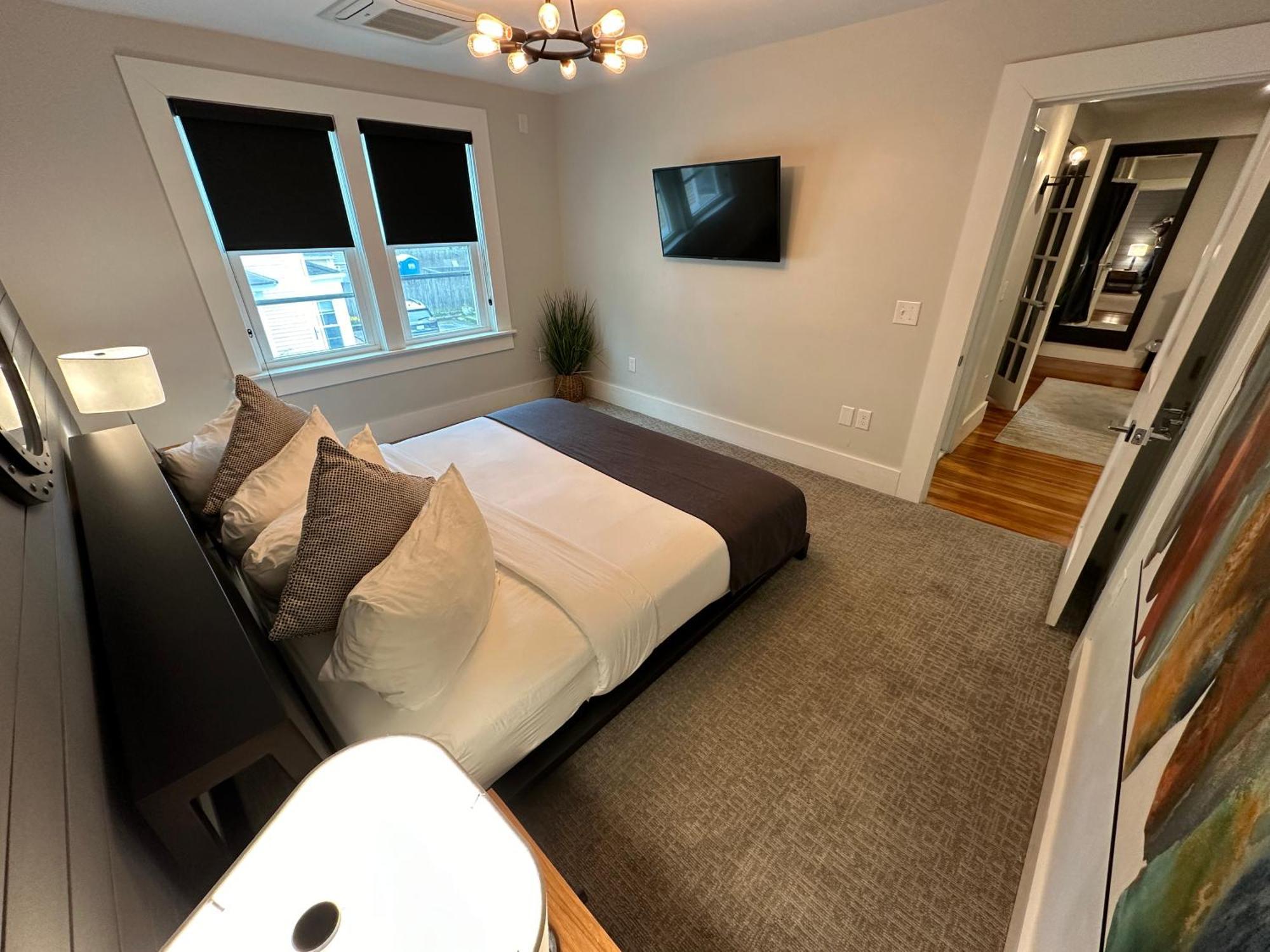 Entire Modern 7 Unit 7 Bath Boutique Inn 뉴포트 외부 사진