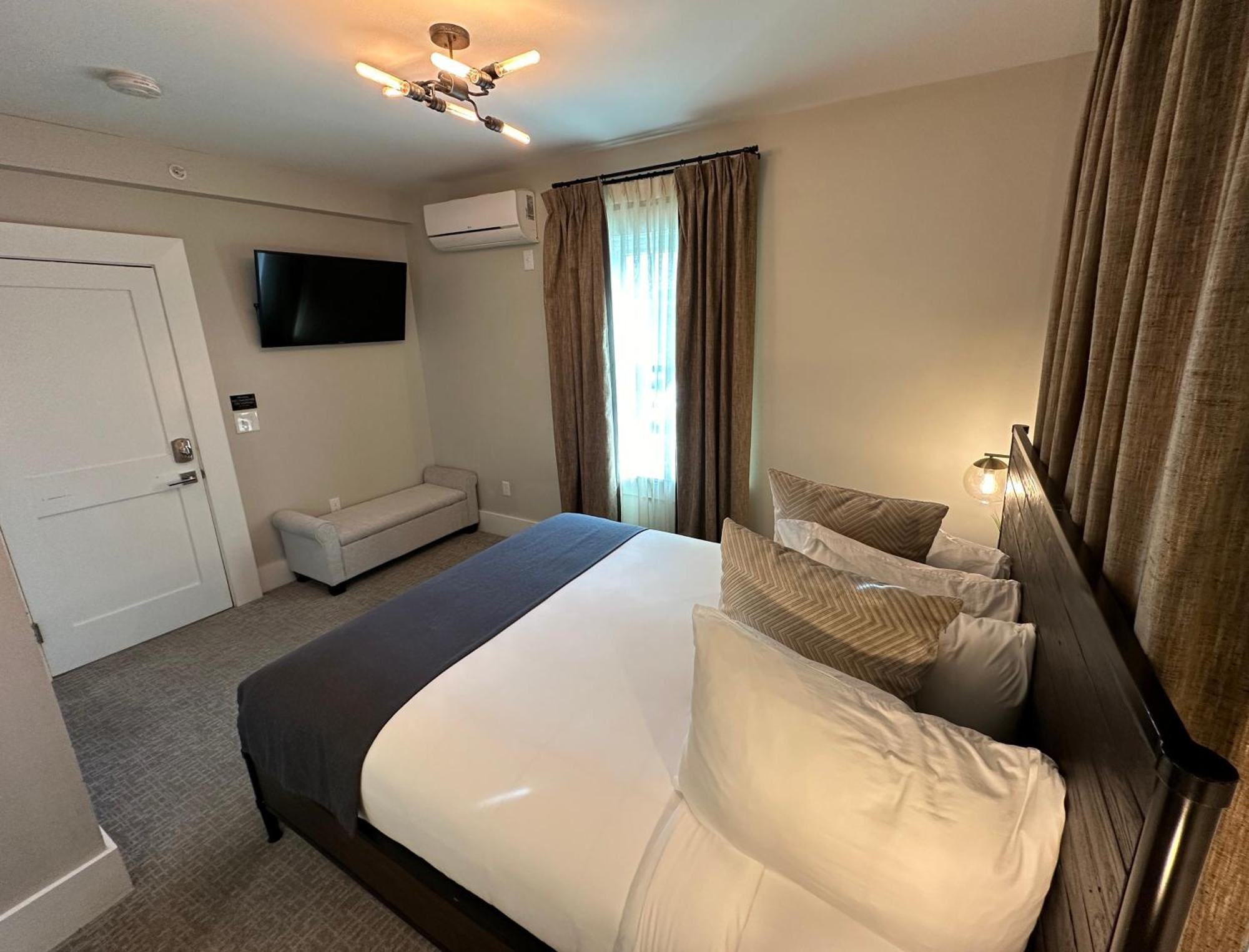 Entire Modern 7 Unit 7 Bath Boutique Inn 뉴포트 외부 사진