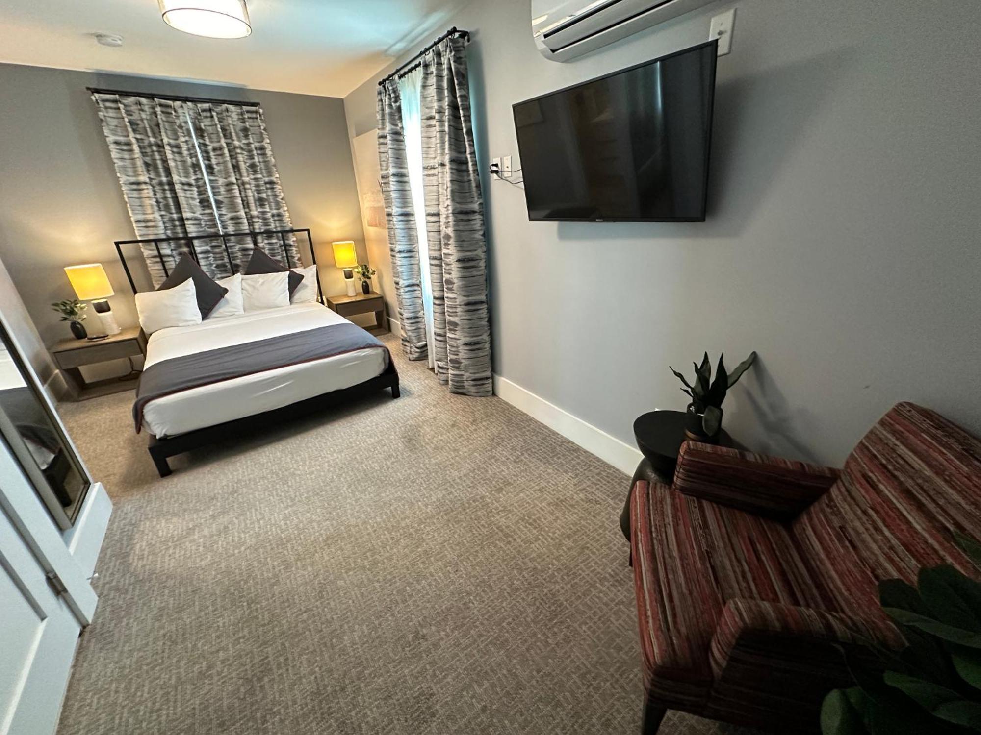 Entire Modern 7 Unit 7 Bath Boutique Inn 뉴포트 외부 사진