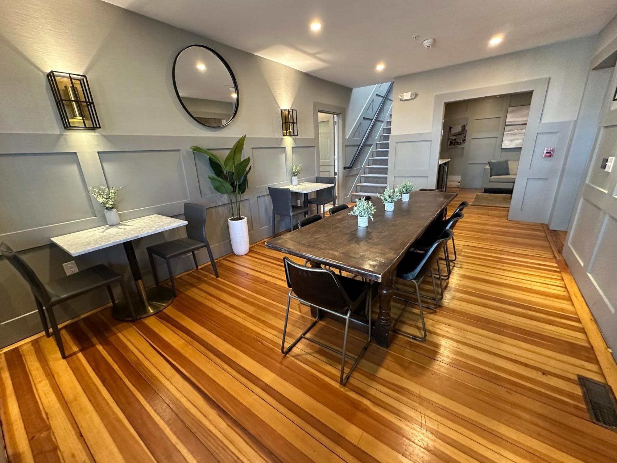 Entire Modern 7 Unit 7 Bath Boutique Inn 뉴포트 외부 사진