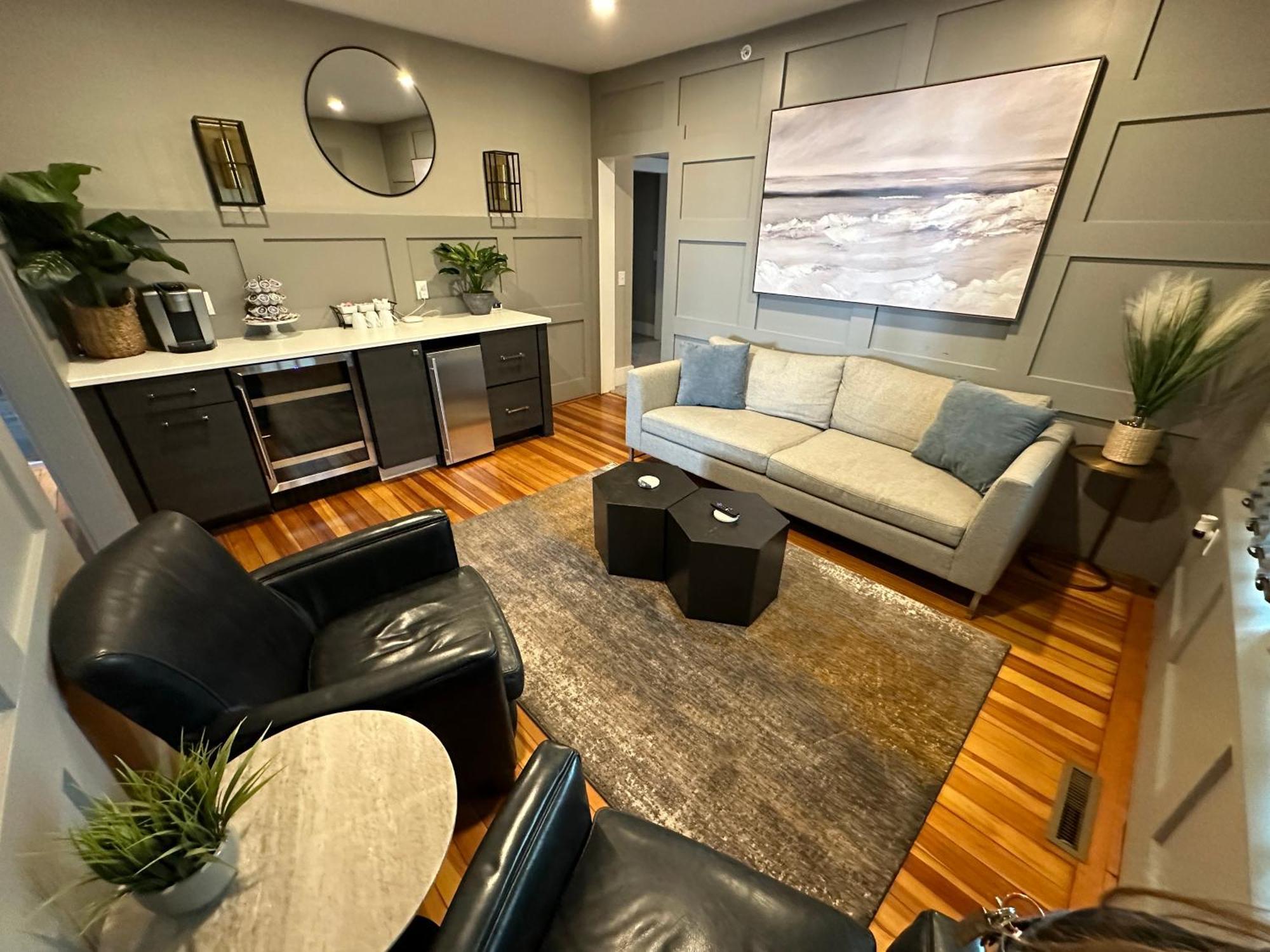 Entire Modern 7 Unit 7 Bath Boutique Inn 뉴포트 외부 사진