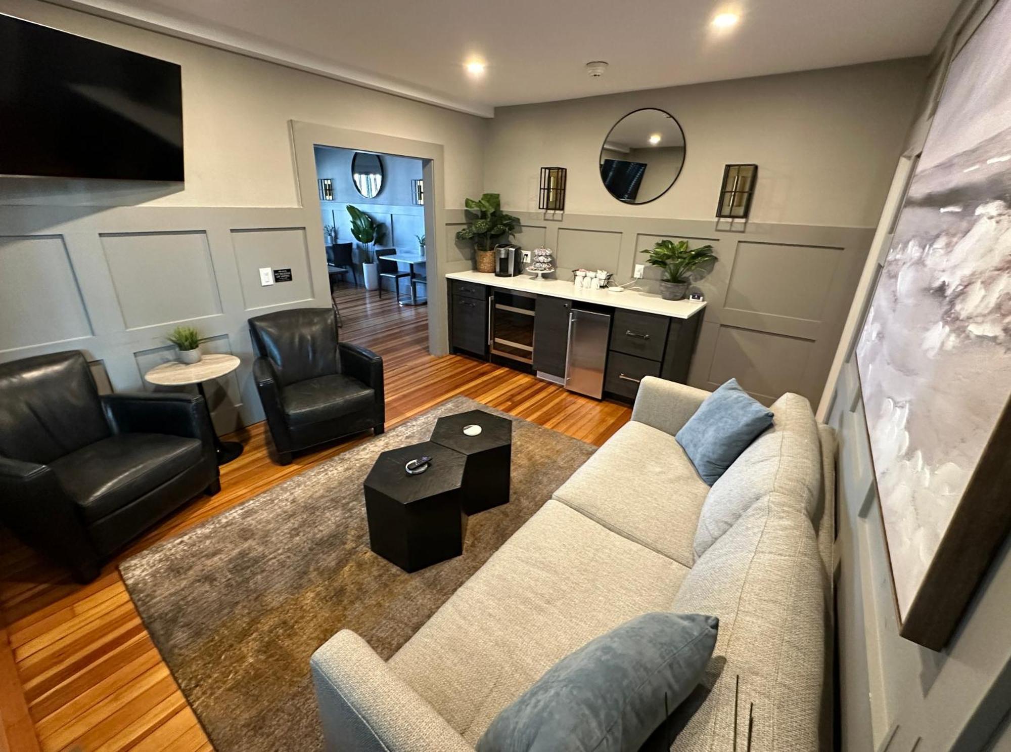 Entire Modern 7 Unit 7 Bath Boutique Inn 뉴포트 외부 사진